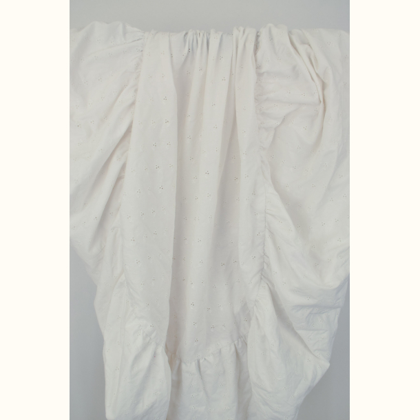 Stort stykke broderi anglaise 